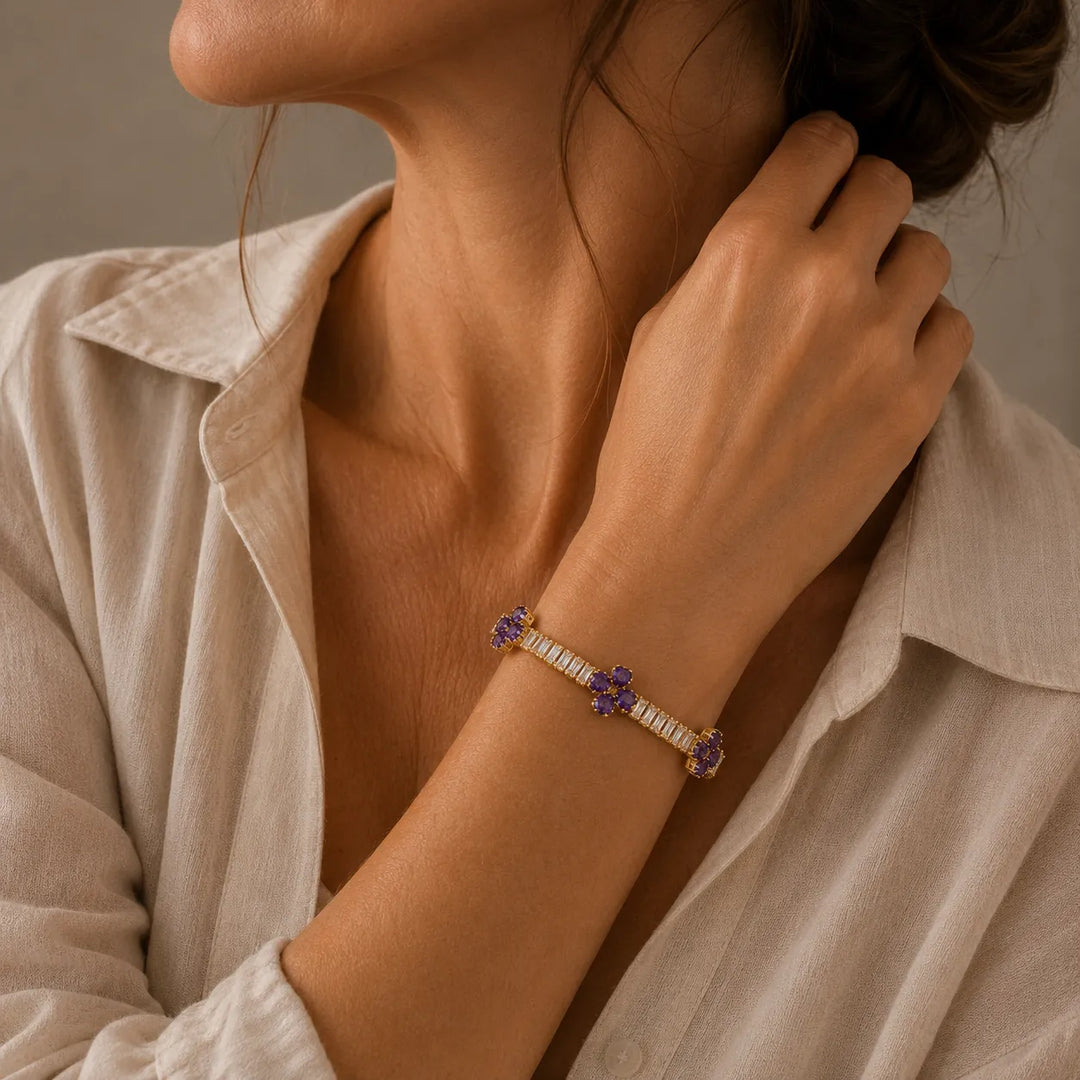 Auksinės spalvos dobilo apyrankė su ametistu