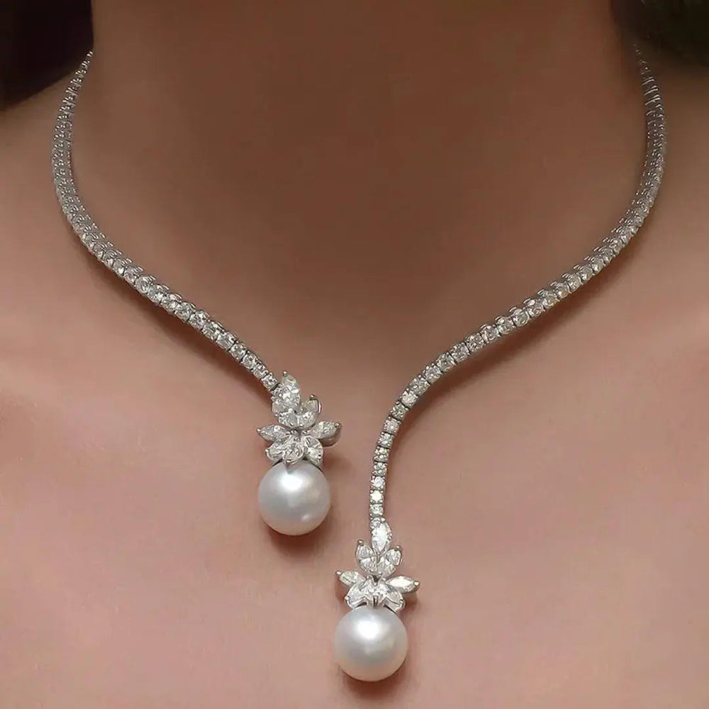 Elegantiškas žvilgantis perlų vėrinys