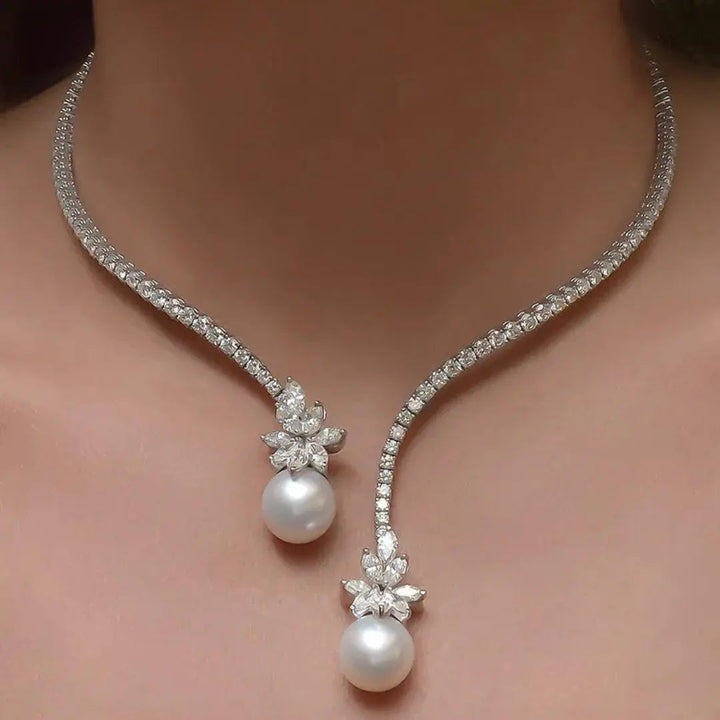 Elegantiškas žvilgantis perlų vėrinys